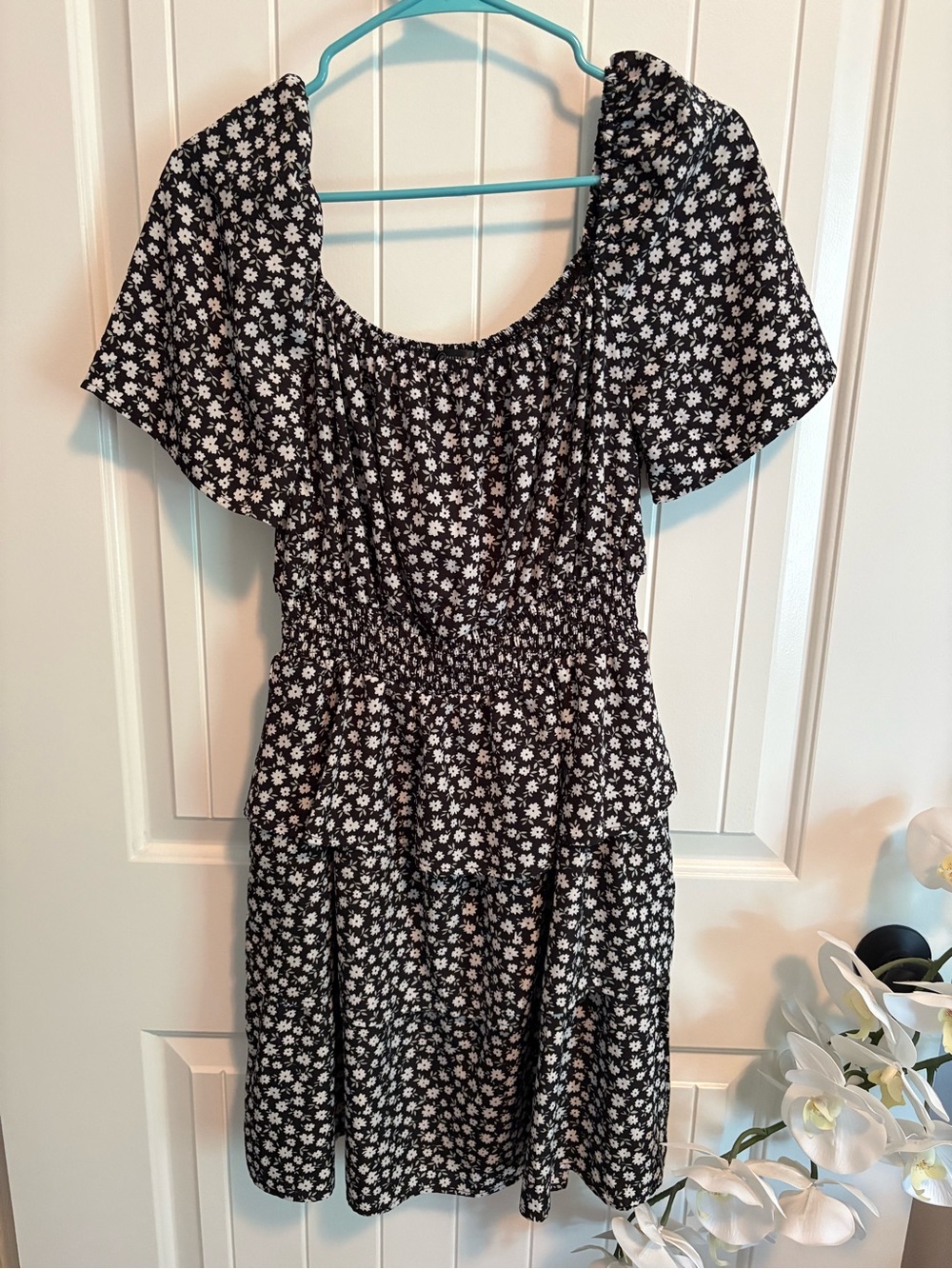 Ditsy Daisy Floral Smocked Tiered Mini Dress Black White M